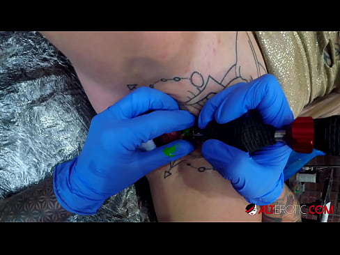 ❤️ U-Sully Savage oshisa izikhotha onama-tattoo okwedlulele wathola i-tattoo ku-clitoris yakhe Izocansi zaseRussia kithi zu.rexporn-com.ru ❌